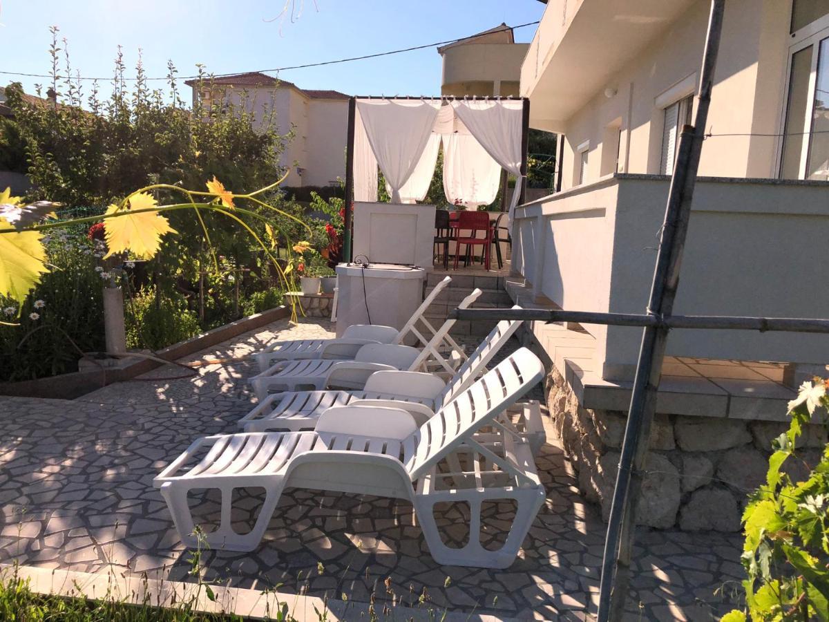 Apartments Mikelic Kampor Dış mekan fotoğraf