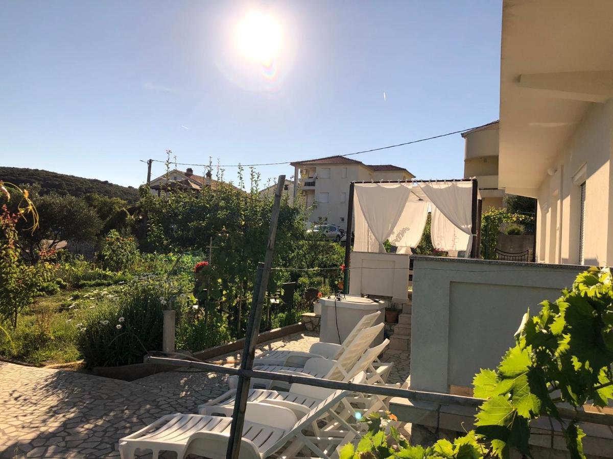 Apartments Mikelic Kampor Dış mekan fotoğraf